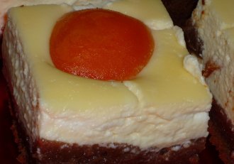 Brownies cheesecake cu caise