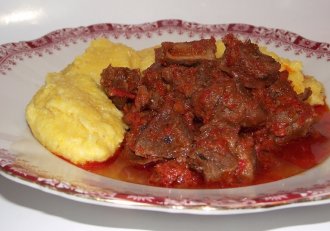 Pastrama de oaie in sos iute de gogosar