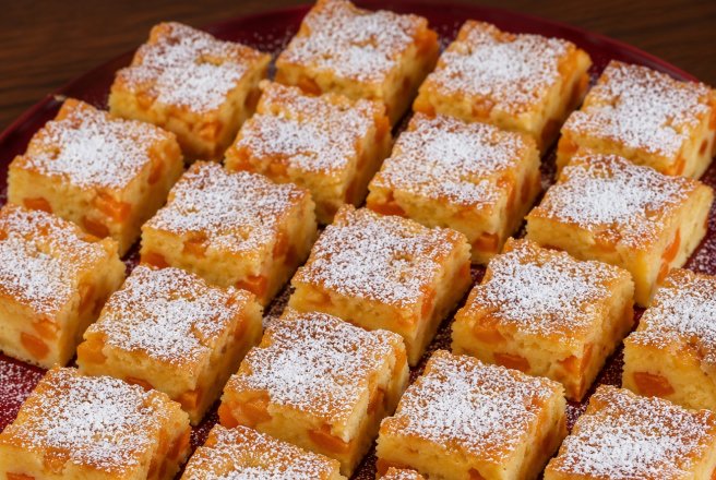 Desert pandispan cu caise