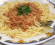Reteta de spaghete cu carne tocata cu suc de rosii cu busuioc-1