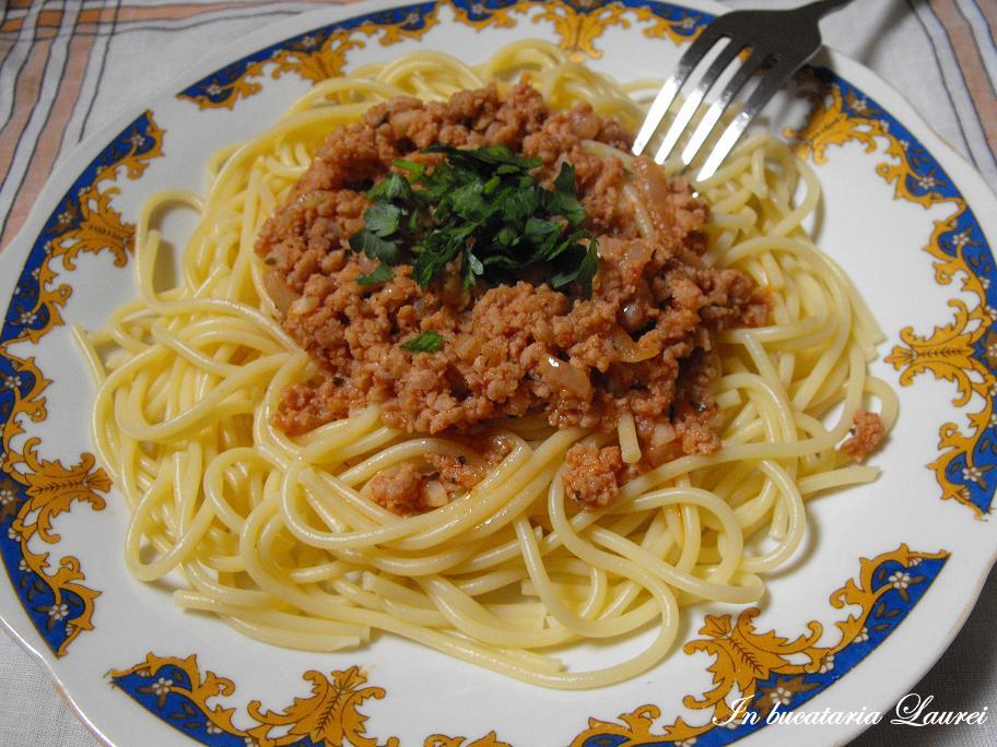 Spaghete cu carne tocata