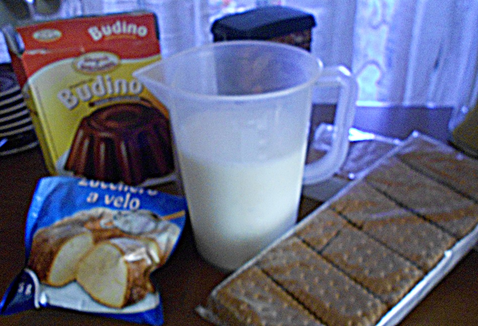 Rulada de biscuiti cu budinca de ciocolata