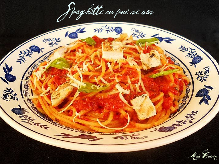 Spaghetti cu pui şi sos