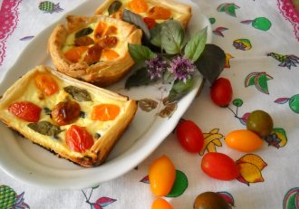 Mini quiche cu rosii si masline