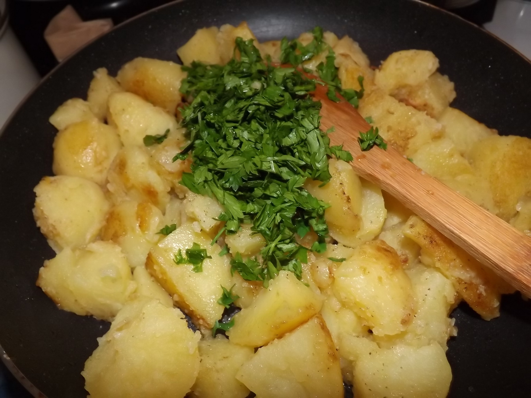 Dorada la gratar cu cartofi natur si sos olandez