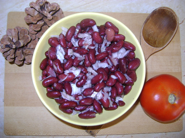 Salata de fasole rosie (uscata)