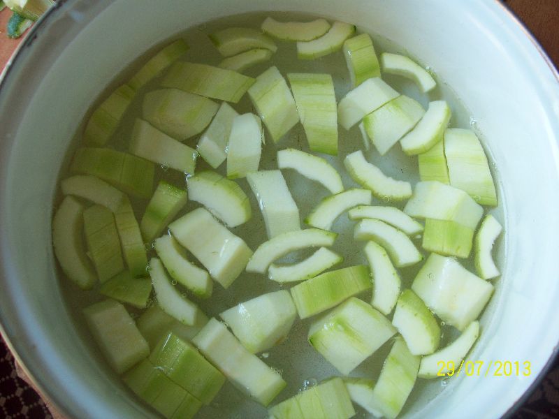 Cotlet de porc cu sos de zucchini