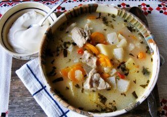 Ciorba de vitel cu legume si tarhon