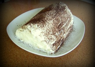 Piramida de clatite sau "Cusma lui Guguta"