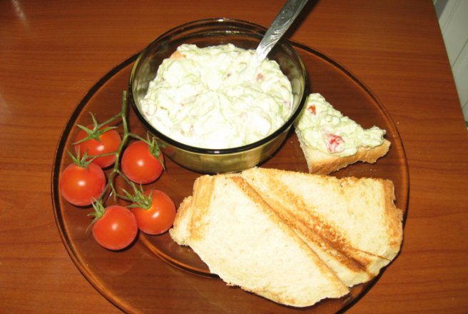 Salata de avocado cu crema de branza