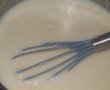 Prajitura cu crema de vanilie si sos de  zmeura-5