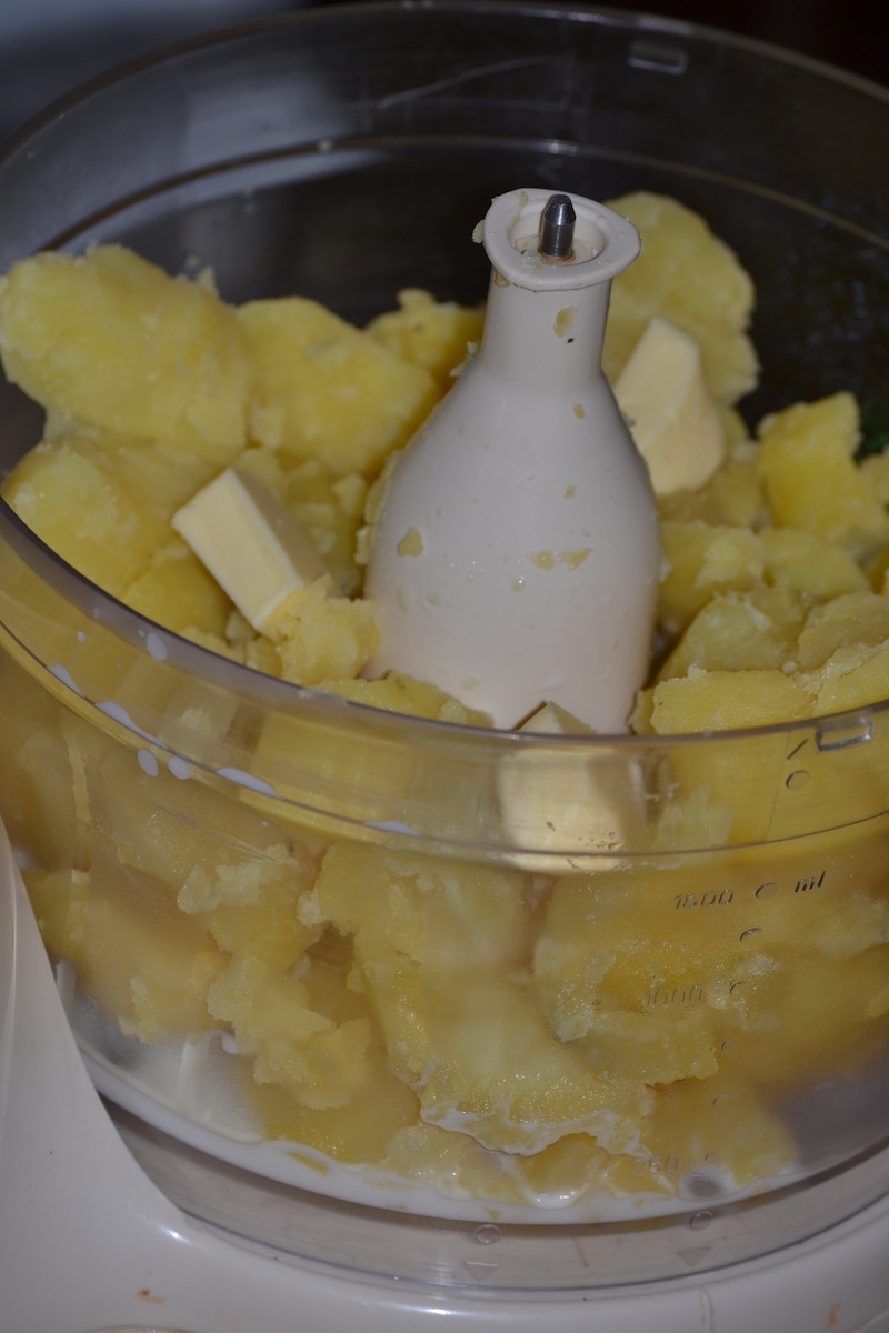 Mancare de pipotele cu piure de cartofi