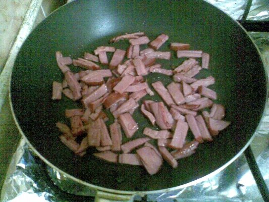 Tortellinni cu carne si sos de rosii