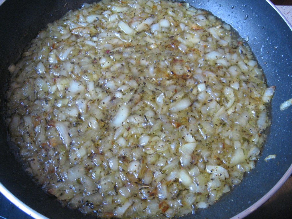 Friptura de pui cu sos de ceapa caramelizata