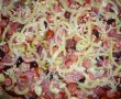 Pizza cu carnaciori, salam si branza-3