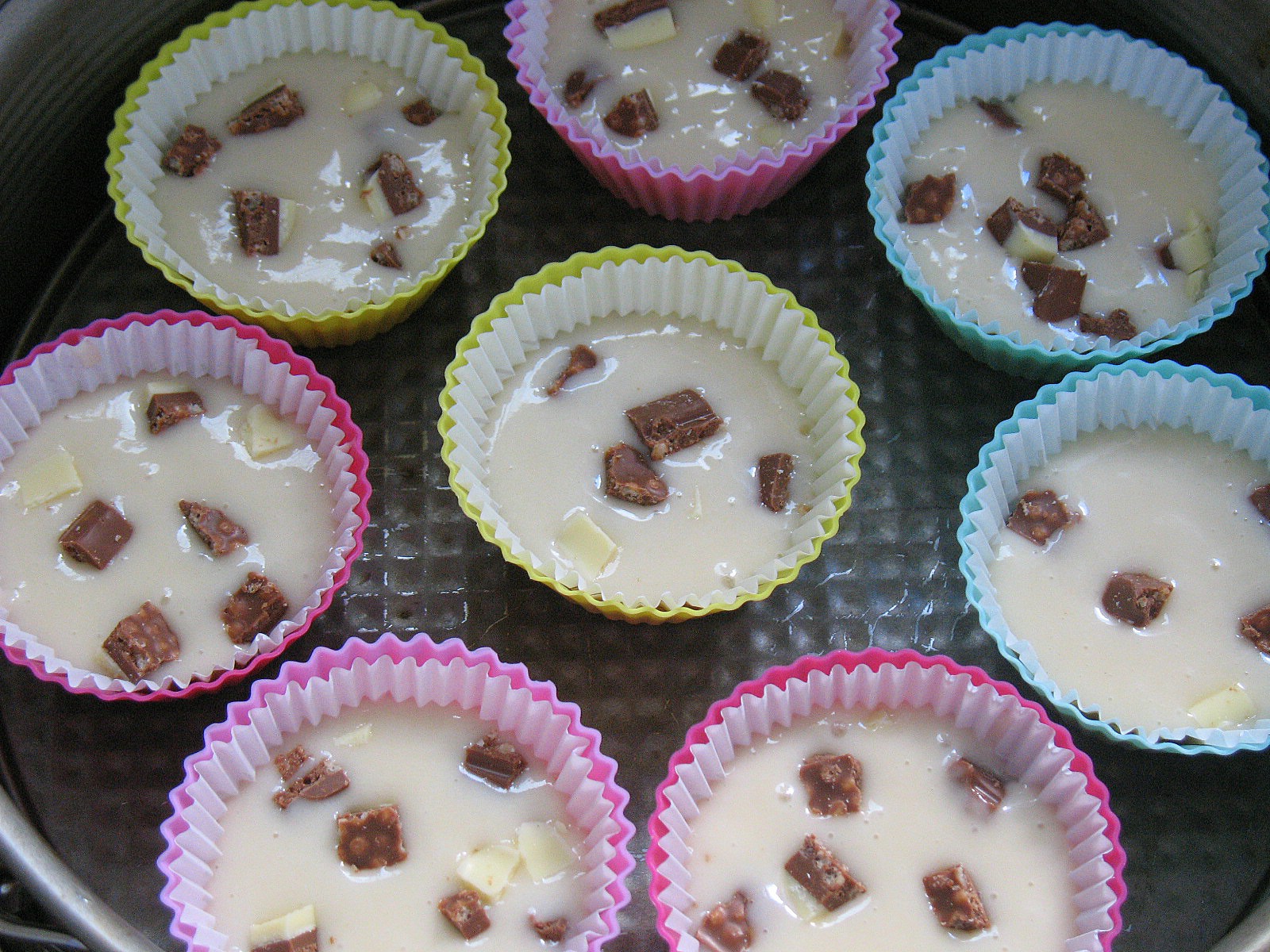 Muffins cu vanilie si bucati de ciocolata