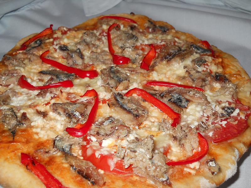 Pizza cu sardine