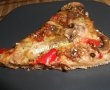 Pizza taraneasca cu susan si ardei iute caramelizat-1