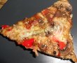 Pizza taraneasca cu susan si ardei iute caramelizat-2