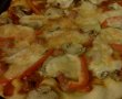 Pizza cu carnati,ardei si ciuperci-3