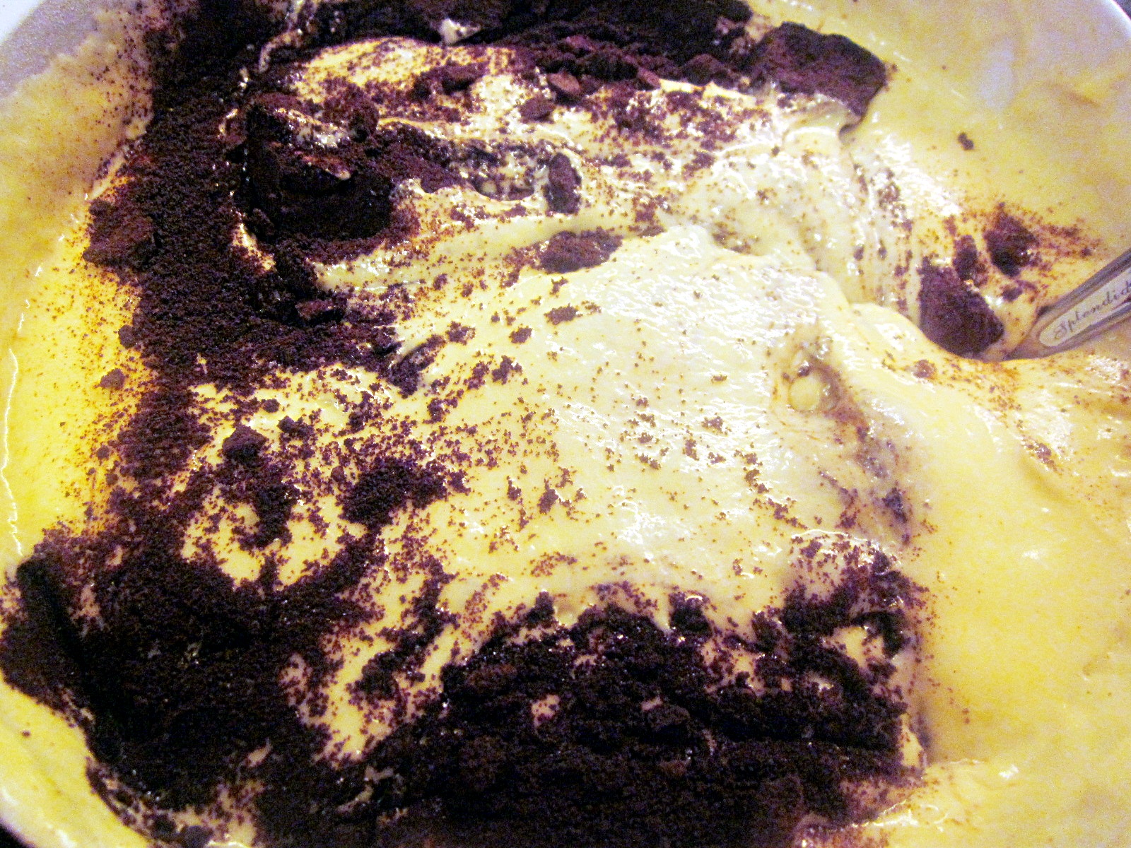 Prăjitură cu iaurt, ness și stafide