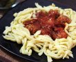 Chiftelute in sos tomat cu spatzle (taitei)-5