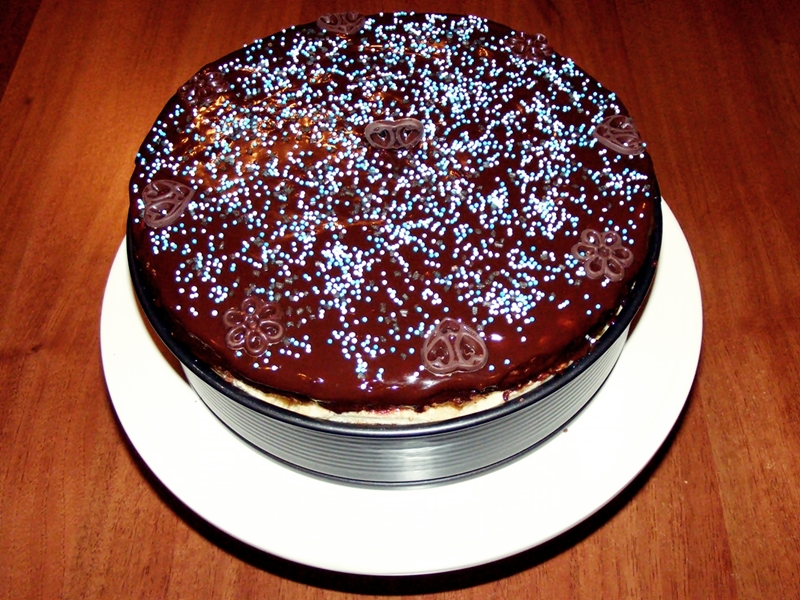 Tort rulada de caise cu ciocolata