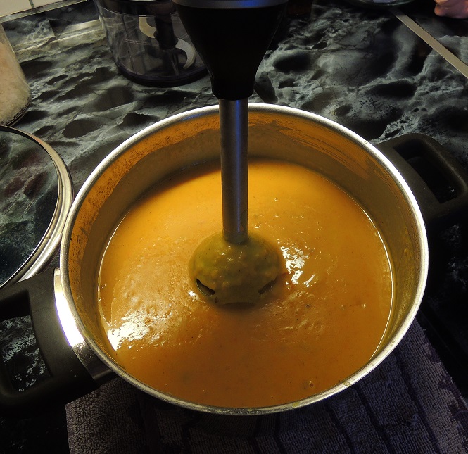 Supa-crema de dovleac cu sunca afumata