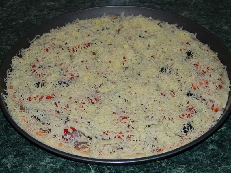 Pizza cu sardine si hering afumat