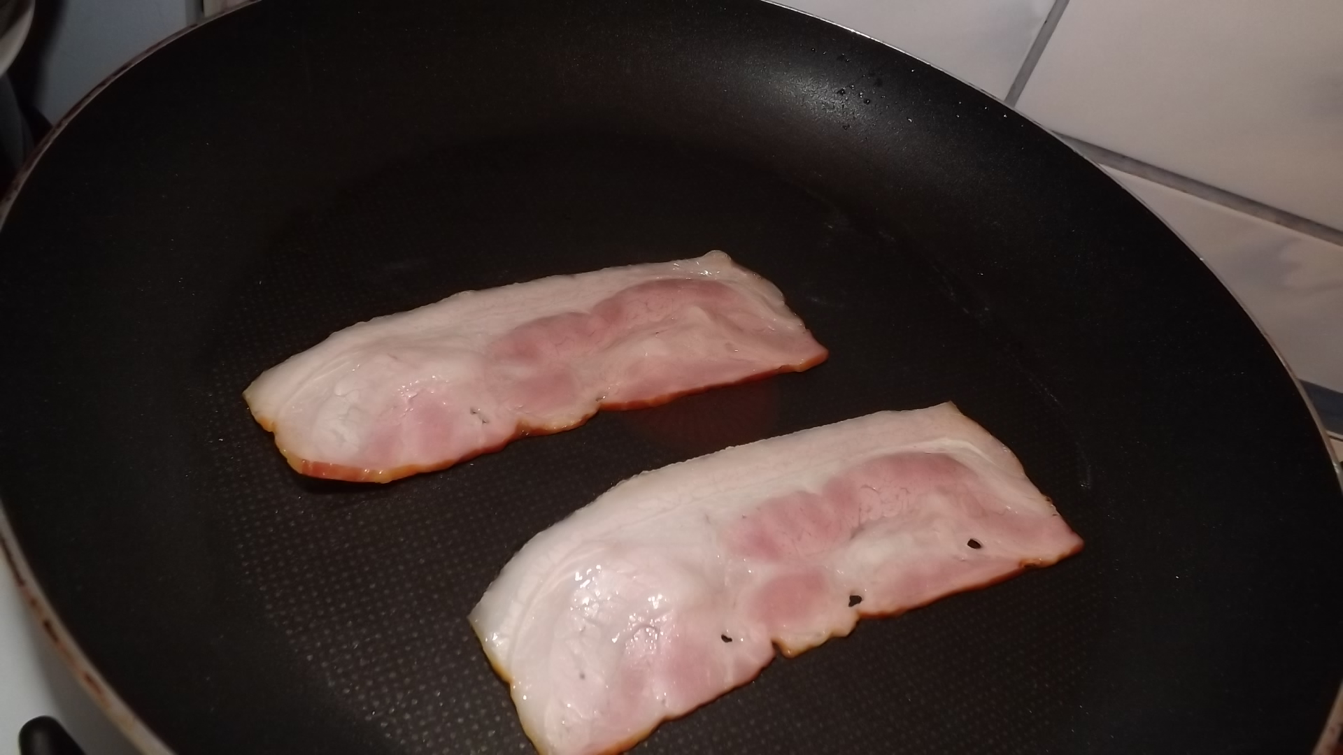 Sandvis cu bacon prajit