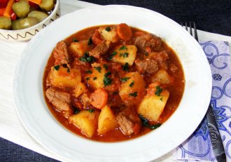 Gulyas de vita la Multicooker