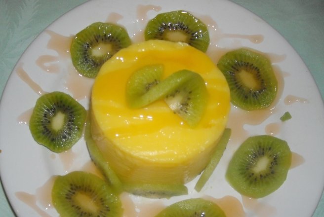 Pudding de portocala cu toping si kiwi
