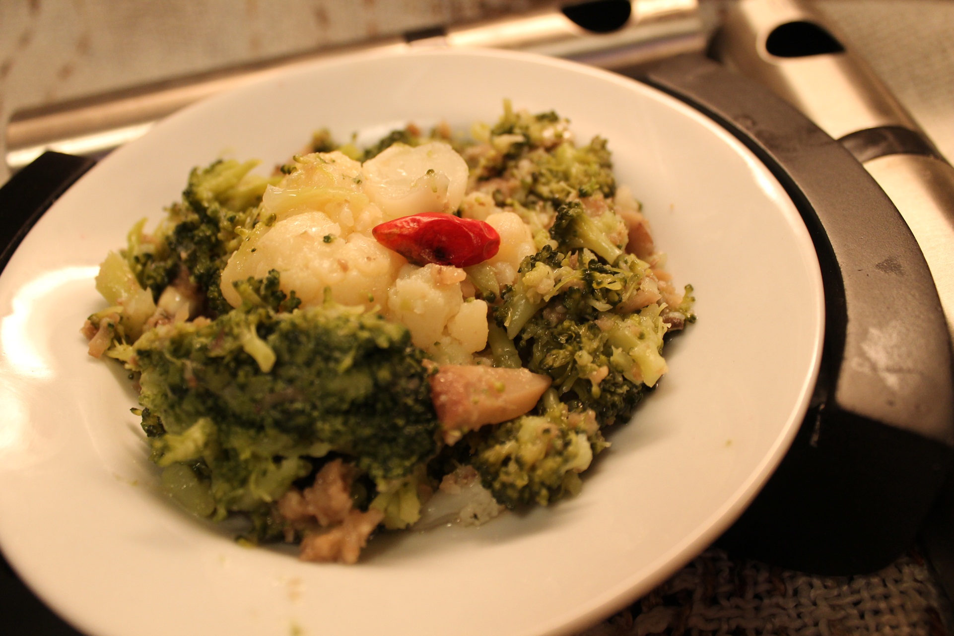 Salată de conopidă, brocoli și ciuperci