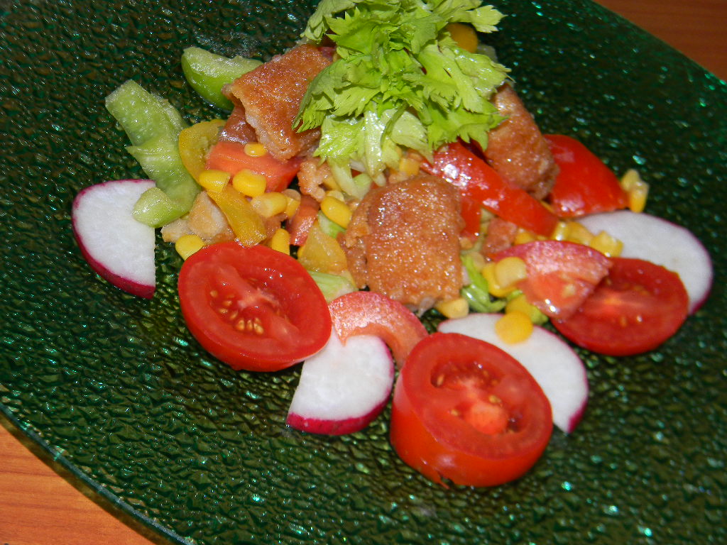 Salata cu fish-fingers