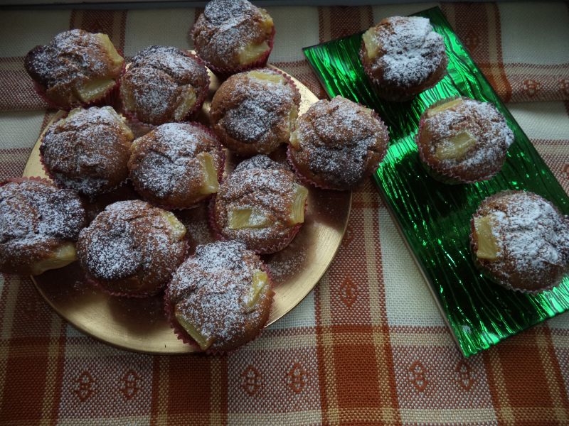 Muffins cu ananas si halva (reteta de post)