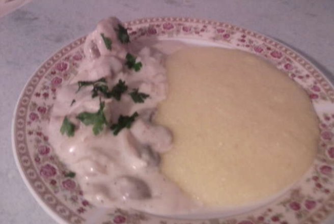 Piept de pui cu smantana si ciuperci