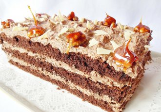 Tort cu crema de unt si nuca