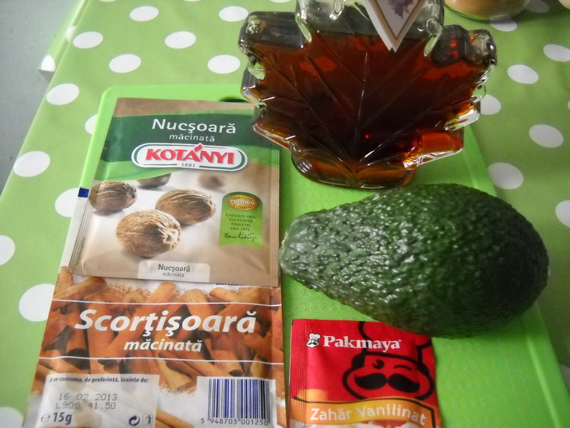 Briose cu avocado si ciocolata