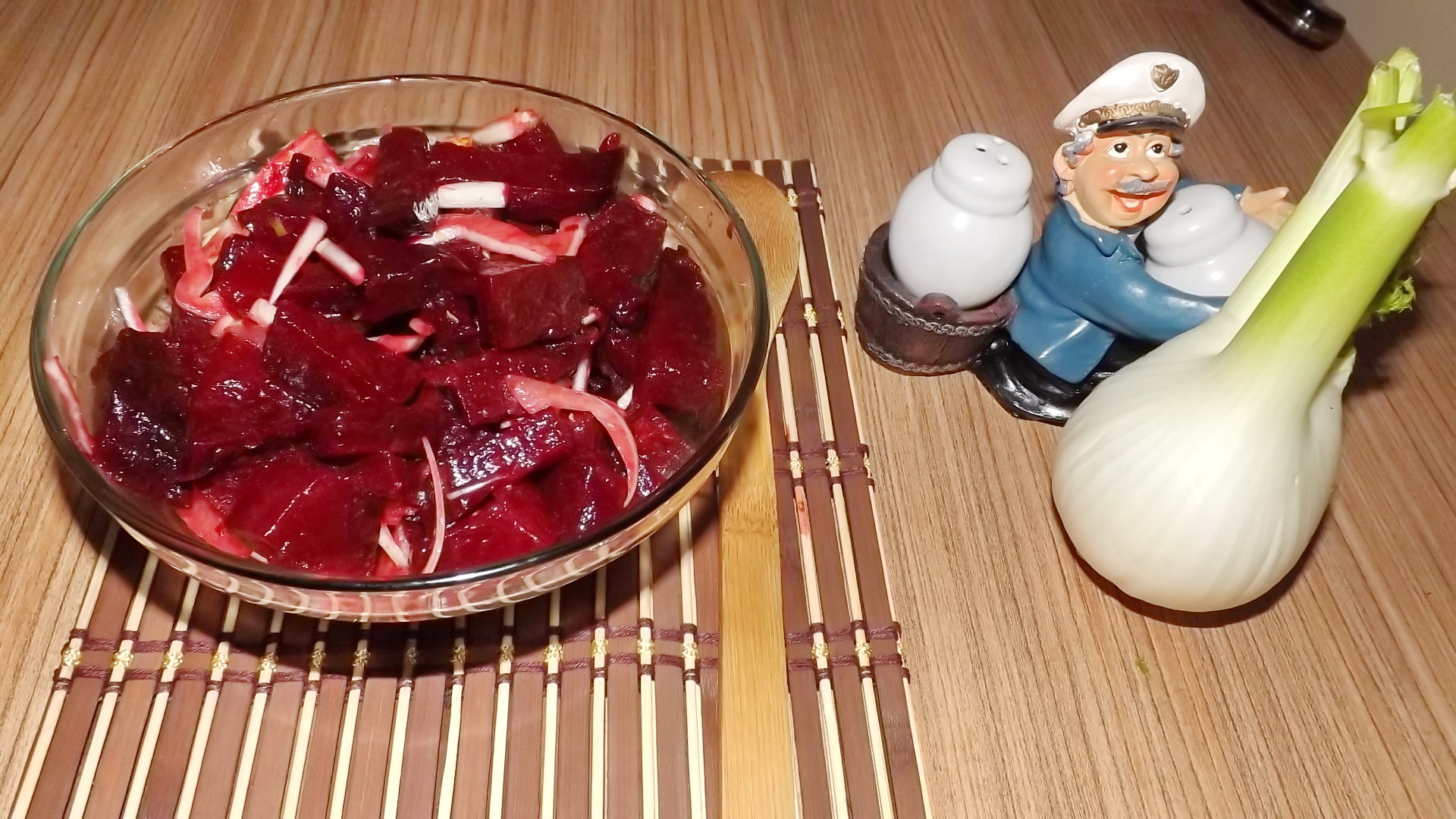 Salata de sfecla rosie cu fenicul