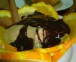 Inghetata Mars cu sos de ciocolata Snickers in bol de portocala-2