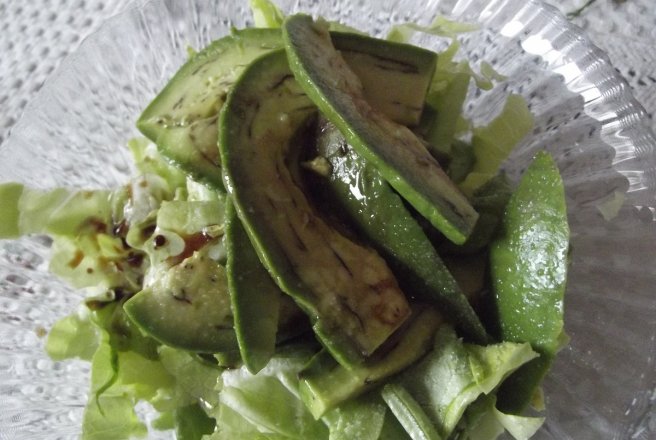 Salata verde cu avocado