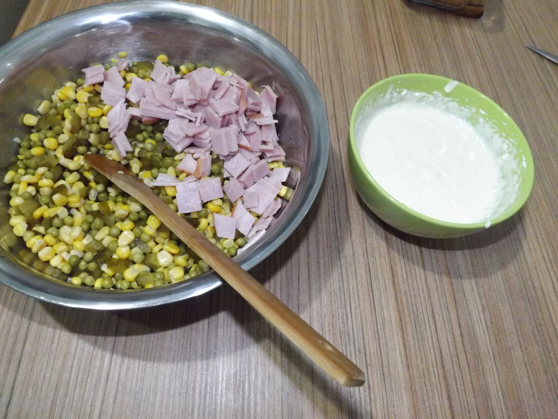 Salata de paste cu legume si jambon de porc