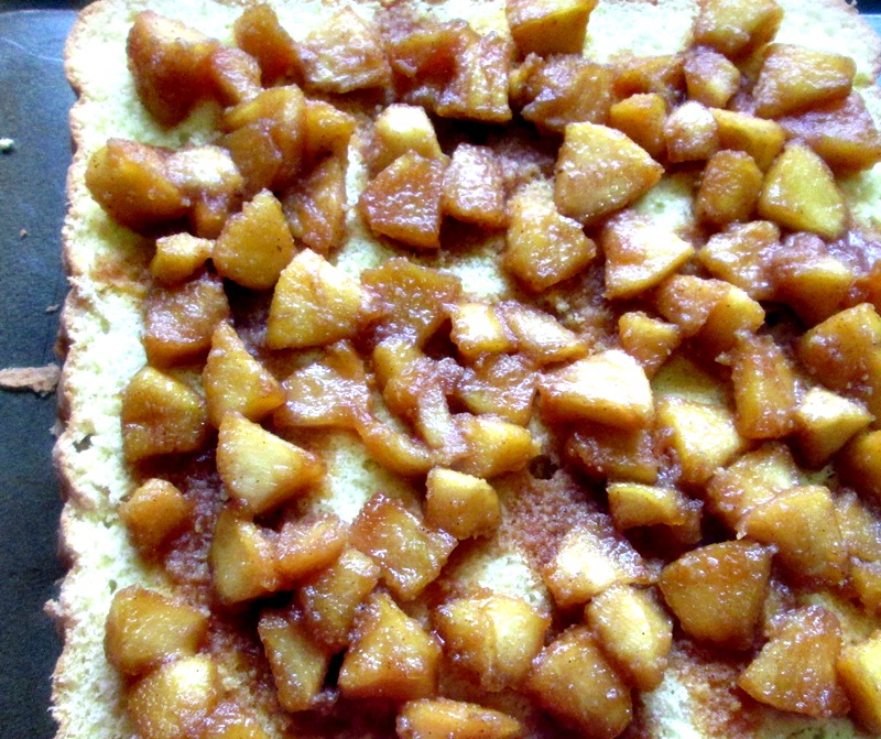 Desert prajitura cu mere caramelizate