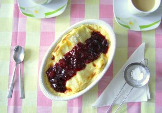 Cannelloni cu mac si sos de fructe de padure