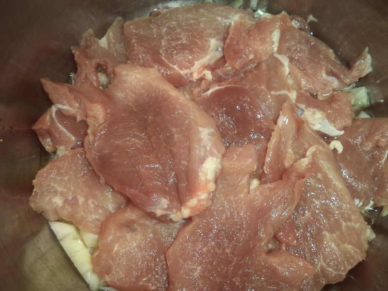 Tocanita de ciuperci cu carne de porc