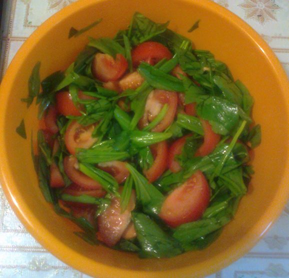 Salata de leurda si rosii