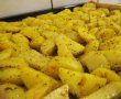 Cartofi aurii cu cascaval la cuptor-4