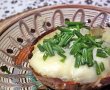 Cartofi copți cu brânză de burduf și chives-7