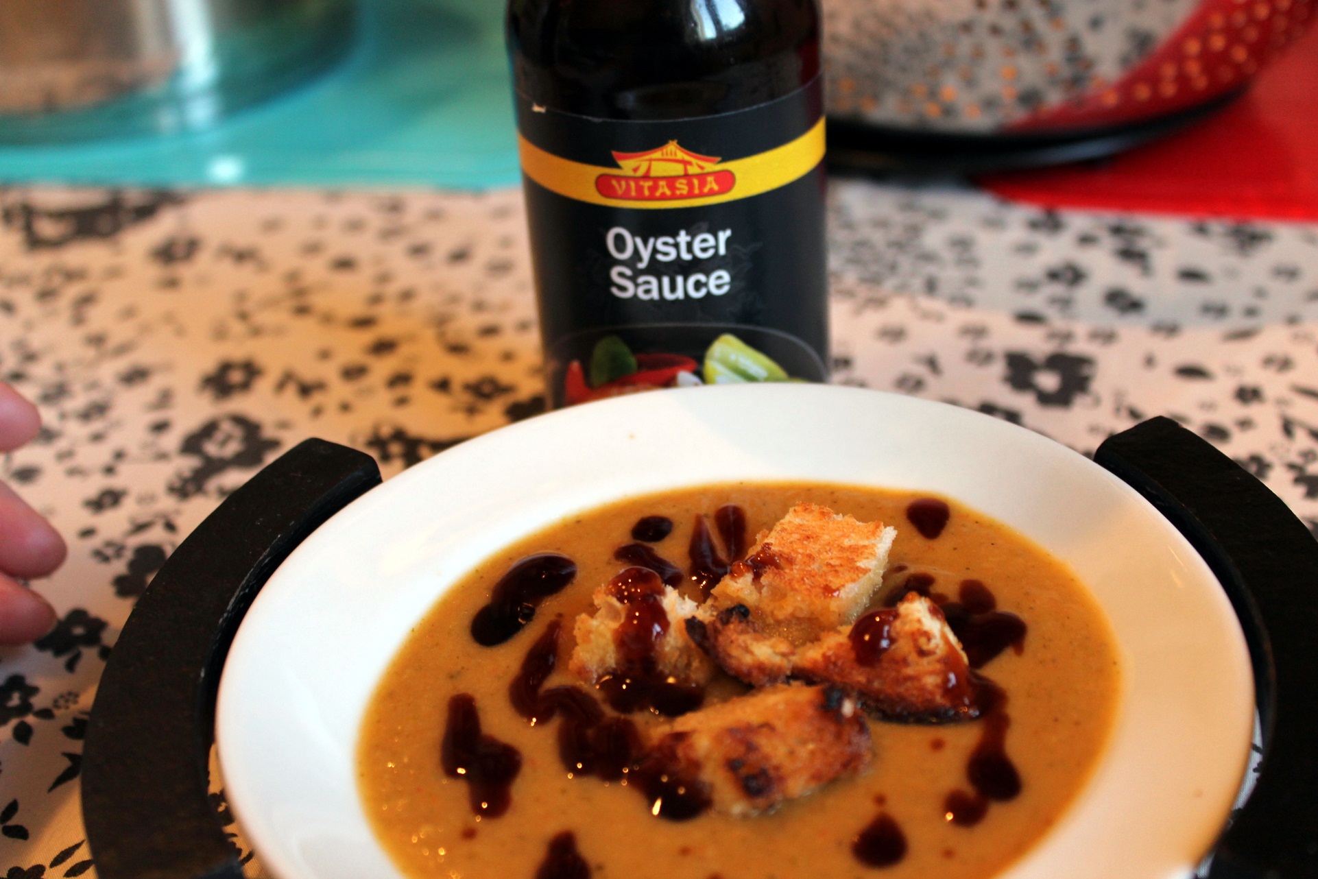 Supă cremă de legume aromatizată cu sos de stridii (Oyster sauce)