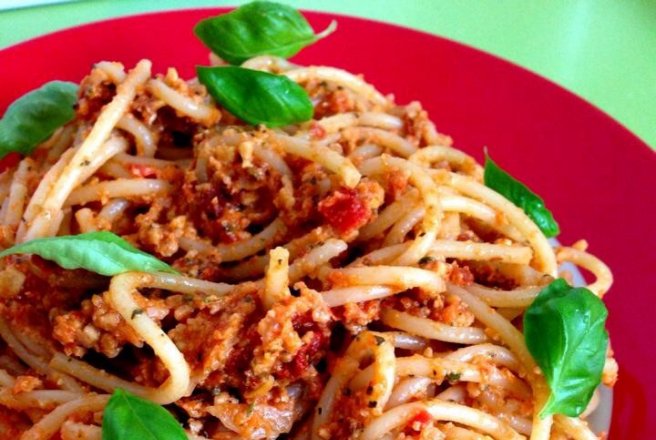 Spaghete în sos pesto special
